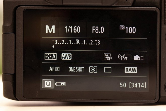 شاشة الإعدادات في كاميرا EOS RP من Canon.