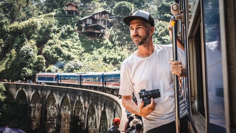 Travel photography with the EOS R10 - Canon Europe
