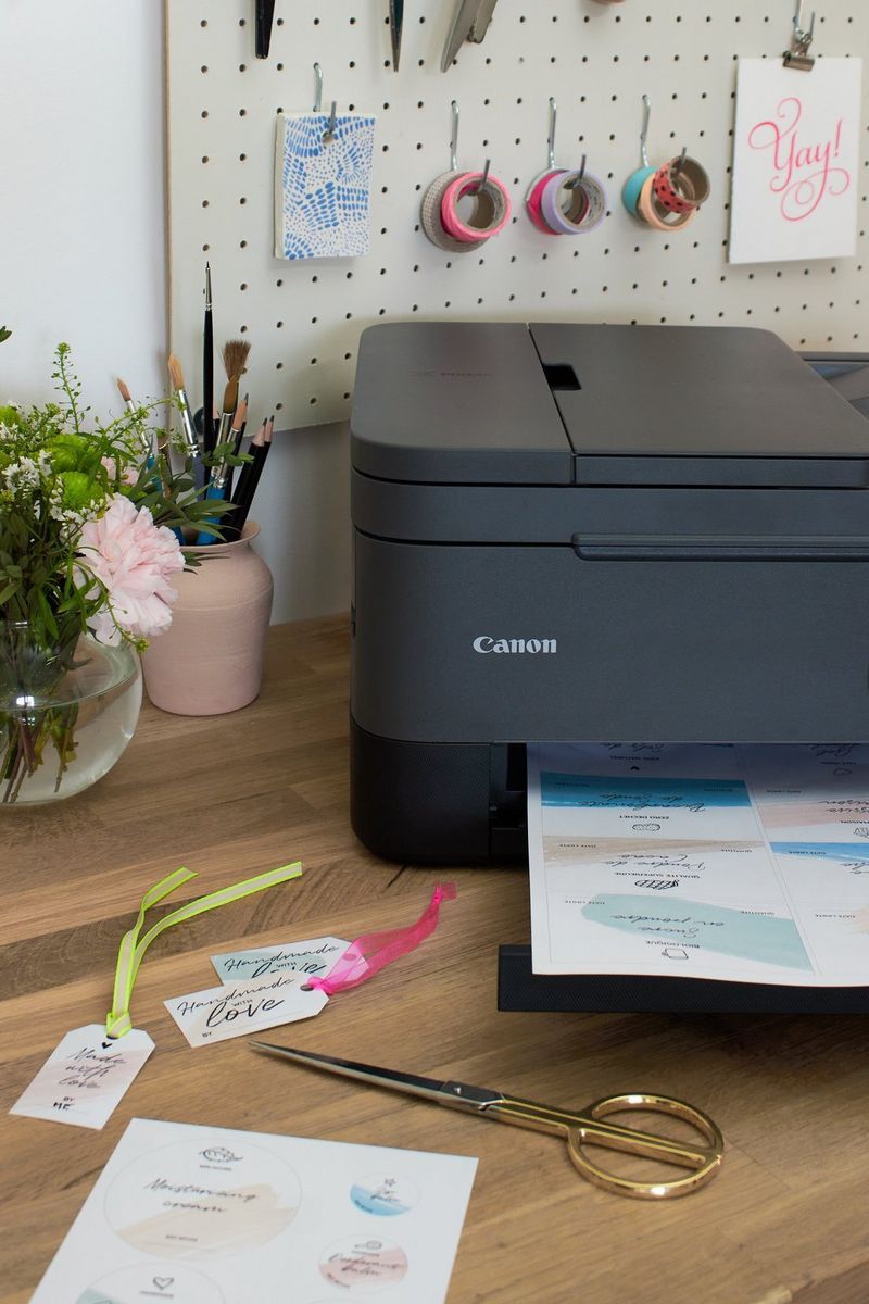 Cómo imprimir pegatinas adhesivas con una impresora