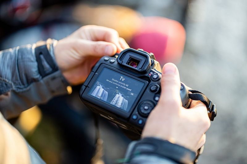 Canon R10 QUICK START Guide with Autofocus Settings for Beginners 