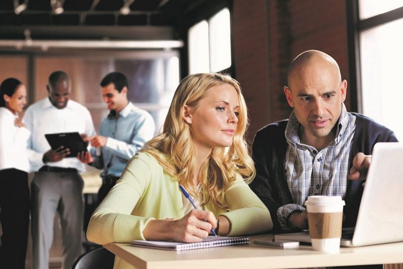 Work professionals in the ofifce usng uniFLOW online for print and scan managment.