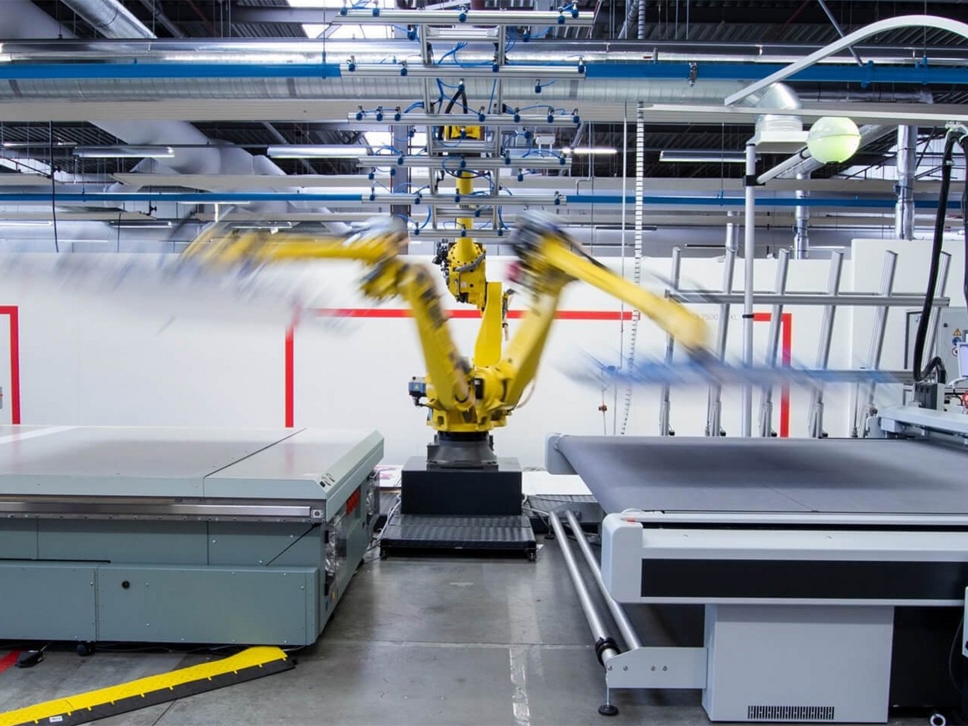 Robotization solutions for Arizona ﬂatbed printers