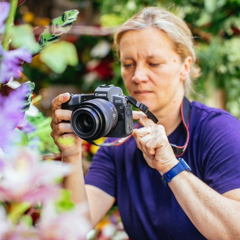 Ideal for filmmaking Guia Besana taking images of flowers