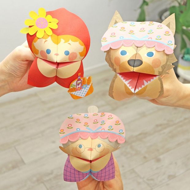 Paper fortune tellers puppets that resemble fictional characters.