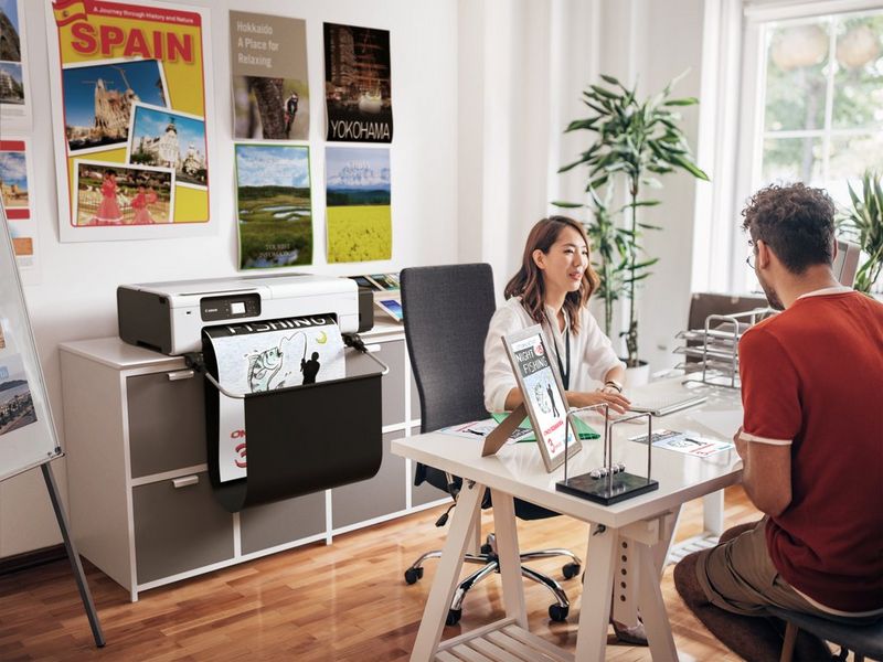 Work professionals discussing the superior print quality of the imagePROGRAF TC-20M.