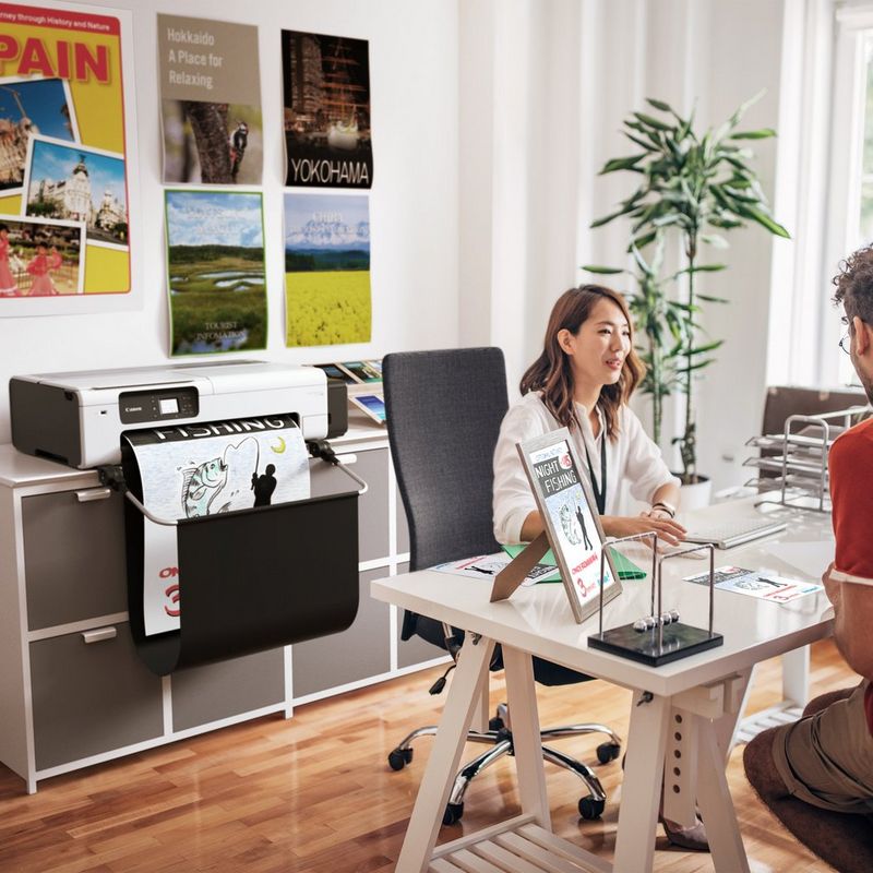 Work professionals discussing the superior print quality of the imagePROGRAF TC-20M.