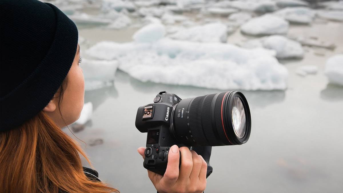 Katya Mukhina with the Canon EOS R and RF 24-105mm F4L IS USM in Iceland