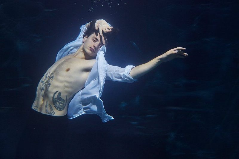 Dancing Underwater Lorenzo Agius Photographs The ‘Bad Boy Of Ballet