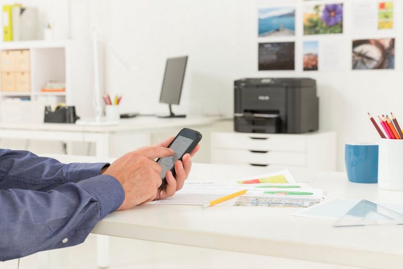 Handheld Portable Document Scanners: 5 Benefits of Going Wireless