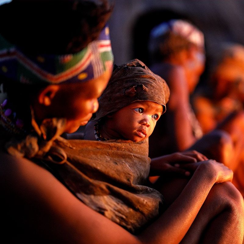 Naankuse Bushmen mother and son in front of a fire shot on the Canon EOS R & RF 50mm f/1.2L USM