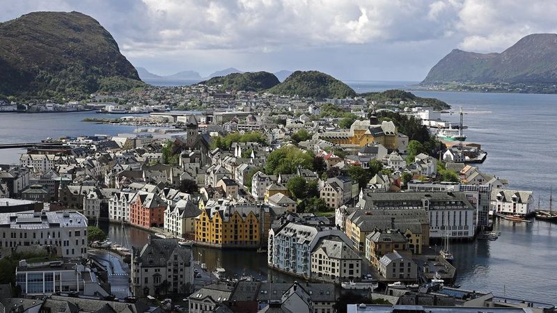 norway cityscape RF 24-240mm sample richard walch