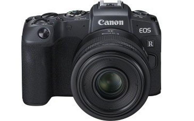 Canon je jednotkou na celosvetovom trhu digitálnych fotoaparátov s výmennými objektívmi už 17 rokov