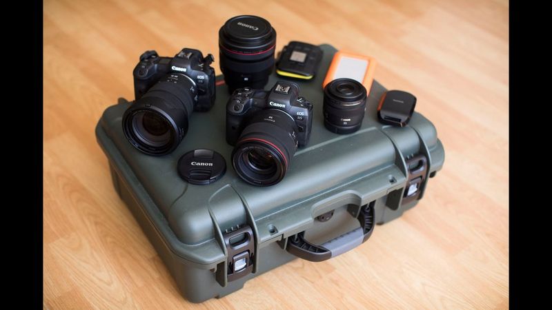 L'équipement d'Ahmet Polat contenant ses appareils photo et objectifs Canon.