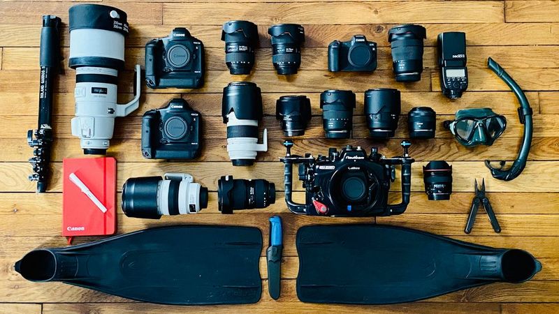 L'équipement de l'ambassadeur Canon Franck Seguin, contenant ses appareils photo Canon et son matériel de plongée.