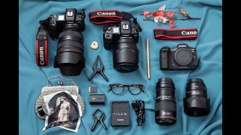 L'équipement de l'ambassadrice Canon Guia Besana contenant des appareils photo, des objectifs et des accessoires Canon.