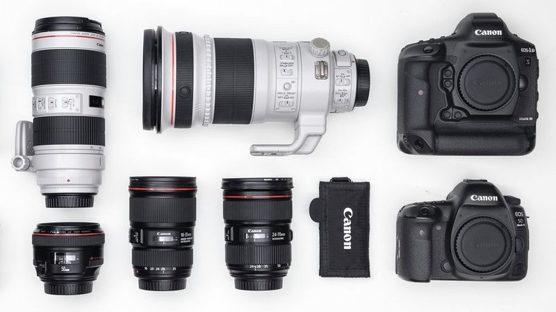 Équipement de Jaime de Diego contenant des appareils photo, des objectifs et des accessoires Canon.