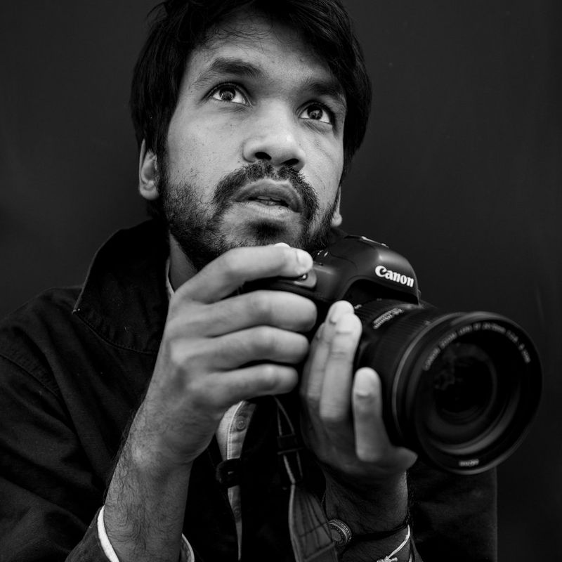 Portrait en noir et blanc de Jérôme Gence, ambassadeur Canon et photographe documentaire, réalisé par Chi-Hui Lin.