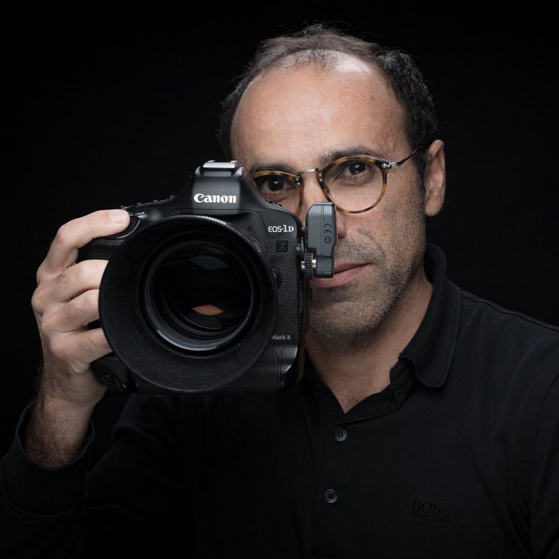 Un portrait de l'ambassadeur Canon Karim Tibari.