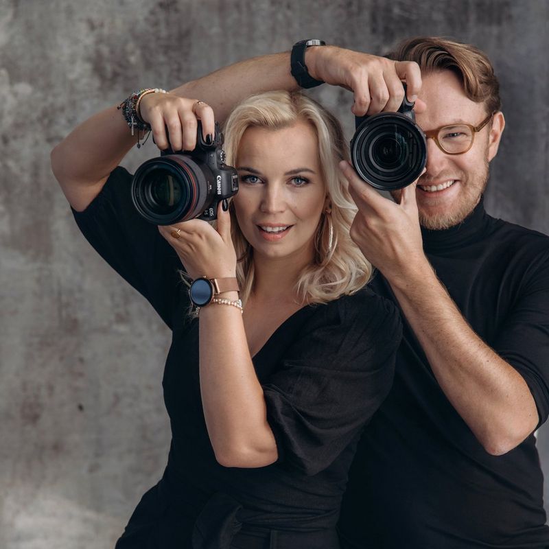 A headshot of Canon Ambassadors Katarzyna Brońska-Popiel and Jakub Popiel holding Canon cameras.