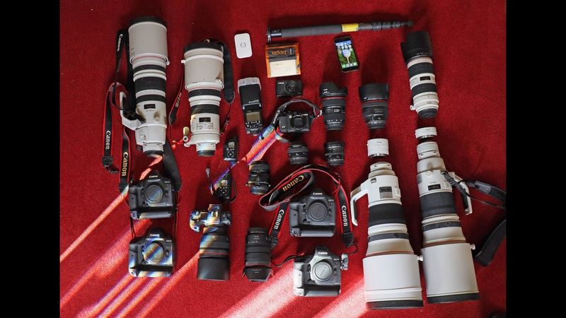 L'équipement de Marc Aspland contenant ses appareils photo et objectifs Canon.