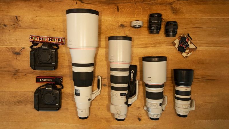 Équipement de Marina Cano contenant des appareils photo, des objectifs et des accessoires Canon.