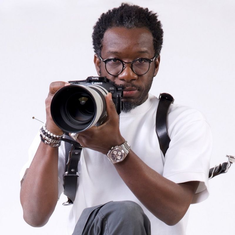 A portrait of Canon Ambassador Seibou Traoré holding a Canon camera.