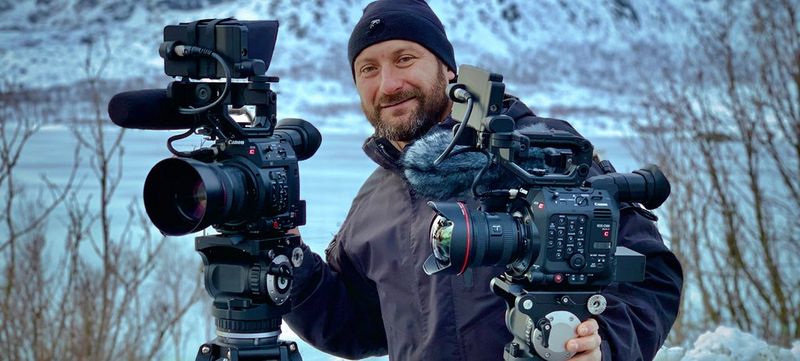 Roberto Palozzi with an EOS C500 Mark II and EOS C200 on tripods in a snowy landscape.
