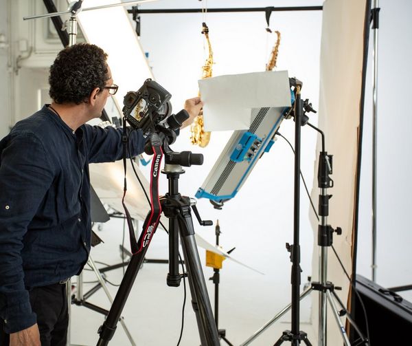 Photographer Eberhard Schuy photographing saxophones in his studio. 