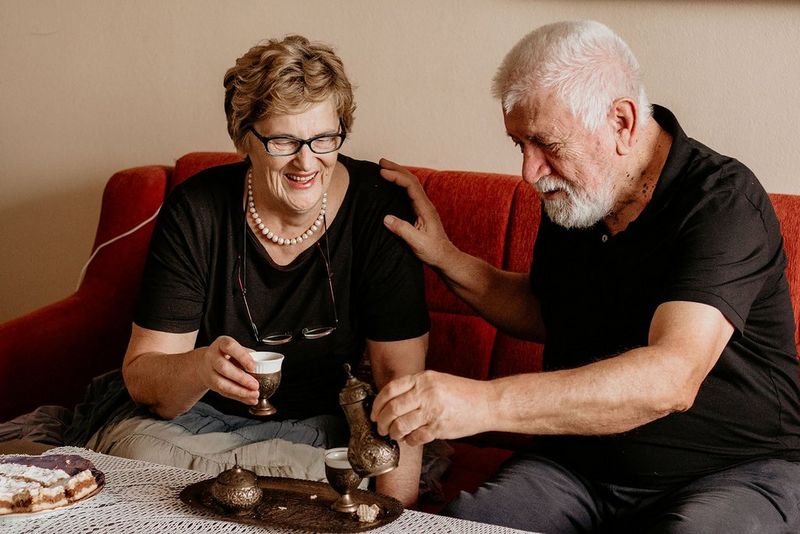 Студентка любит на диване  и даже на полу (8 фотографий)