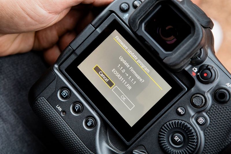 Nuevo firmware para las Canon EOS R3 y EOS R5: mejores barridos y hasta 400  Mp de resolución