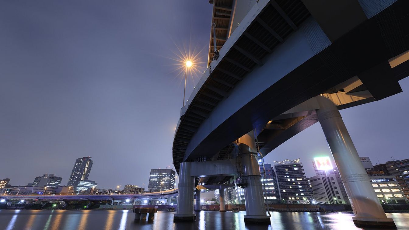 Wide, wonderful and at 14mm – dramatic. Using the RF 14-35mm F4L IS USM at night with the sweeping curves of a bridge elevates the scene to something far more impressive and the long exposure produces stunning highlights. 