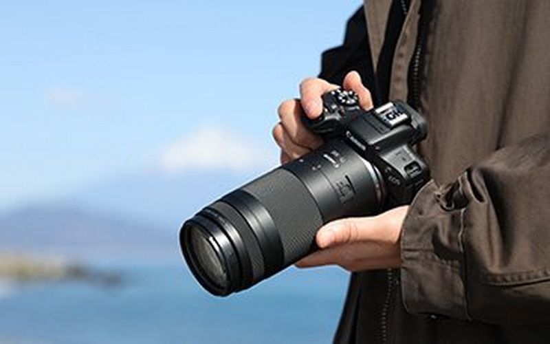 Bring life even closer with the new  RF 75-300mm F4-5.6 telephoto zoom lens