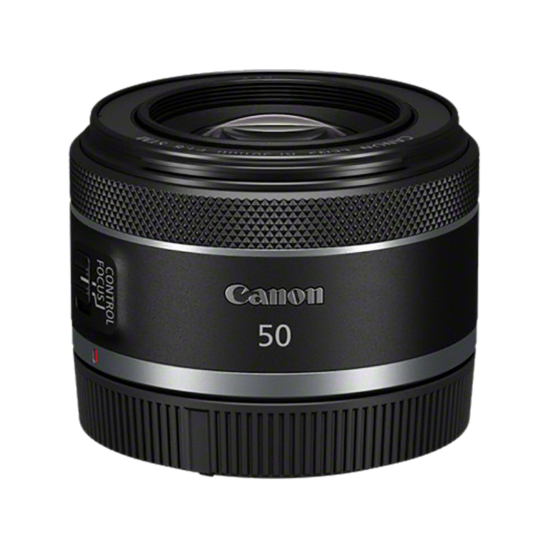 RF 50mm F1.8 STM с крышкой, вид под углом