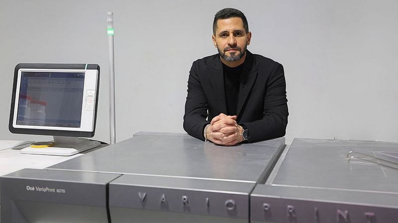 Roey Mor with a high-volume digital book printing system, Canon varioPRINT