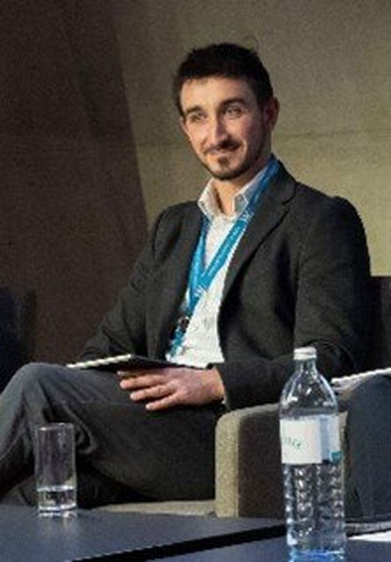 Dr. Tomás McInerney