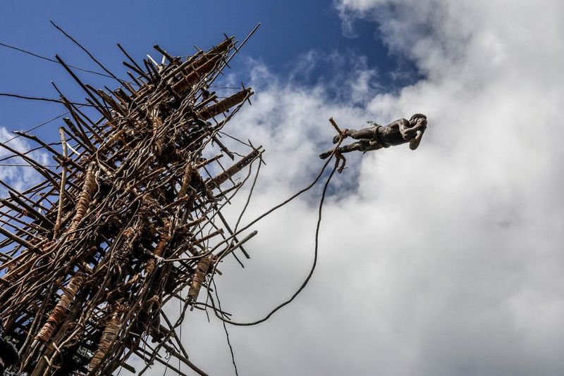 Man bungee jumping from wooden structure taken with EOS 5D Mark IV