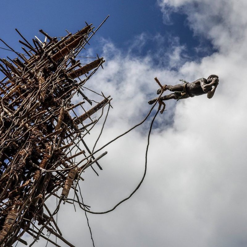 Man bungee jumping from wooden structure taken with й