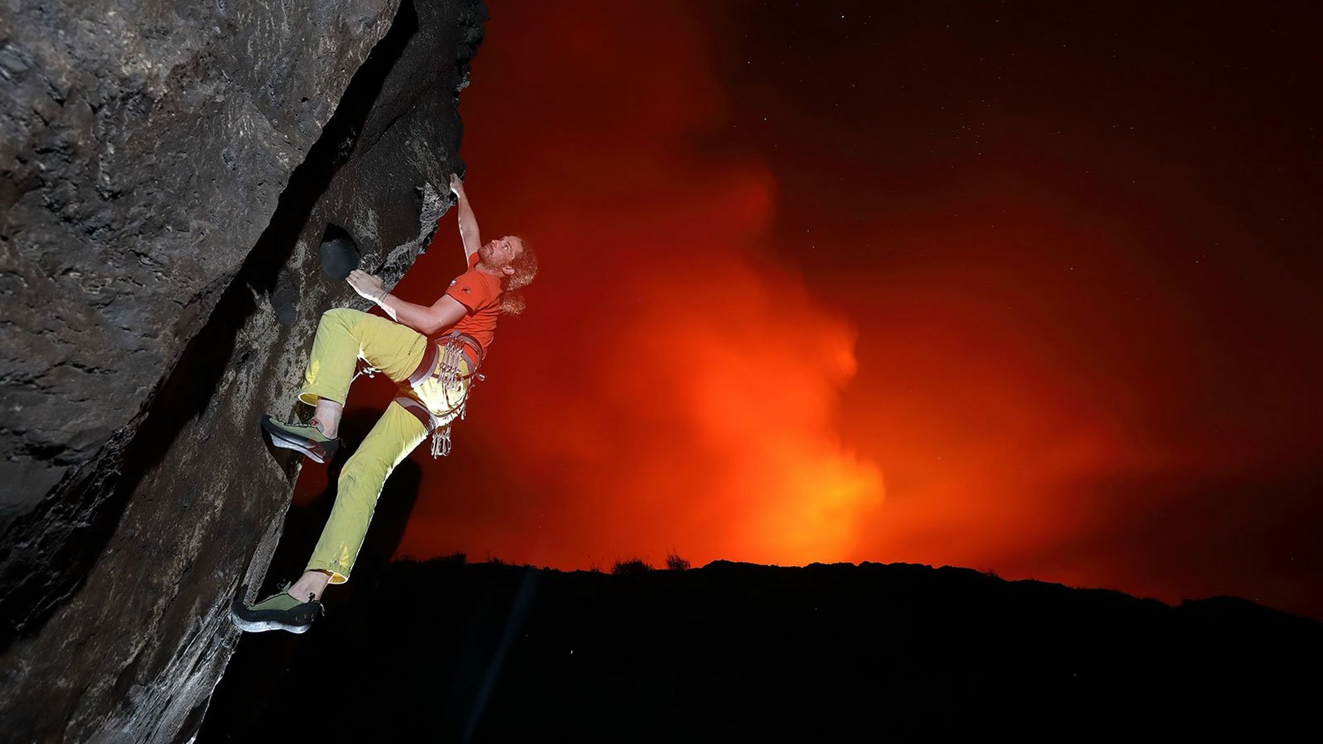 Capturing the drama of climbing a volcano with the й