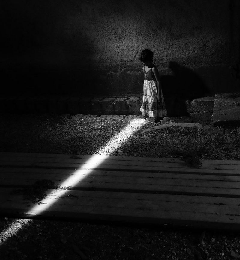 Black and white child in light with EOS 5D Mark IV