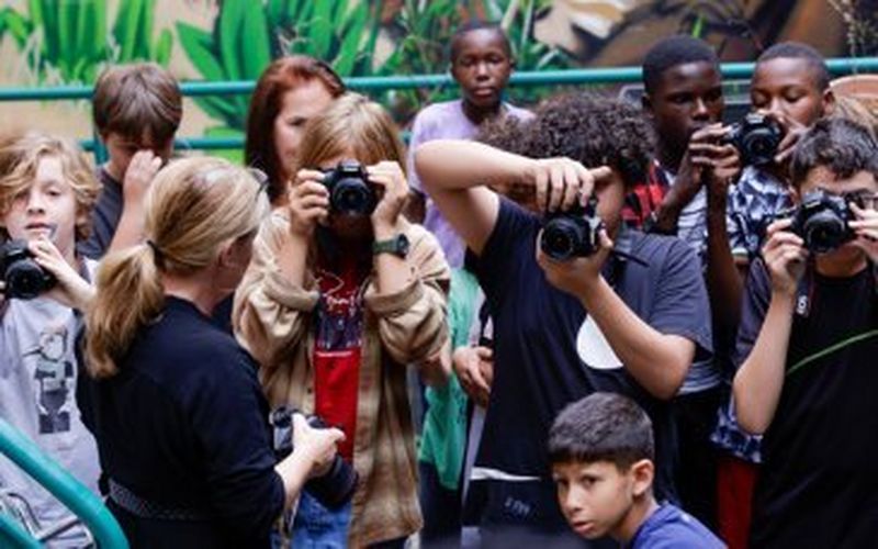 Avec son initiative « Young People Programme »,  Canon invite 20 jeunes de Saint-Ouen-sur-Seine (93) à s’exprimer en photos sur le rugby 