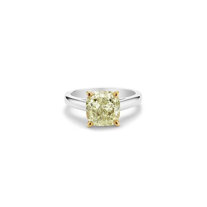 DB Classic solitaire ring with a large cushion-cut diamond in yellow gold and platinum
