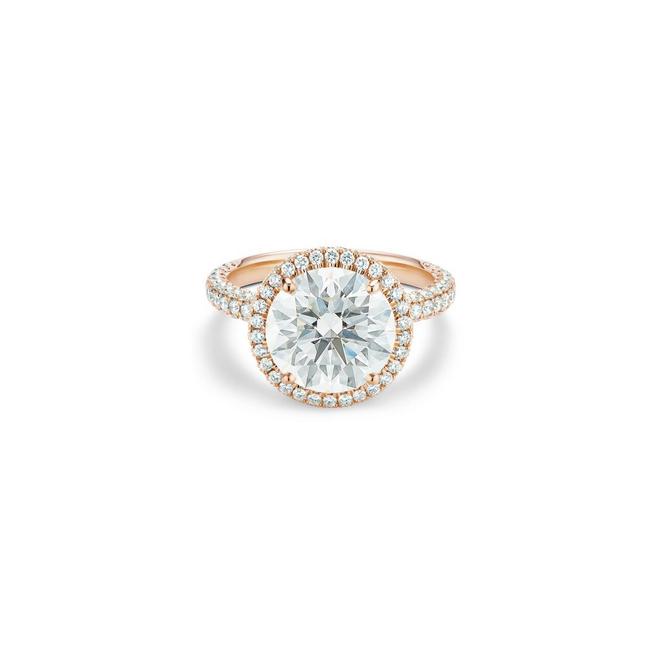 Aura solitaire ring with a large round brilliant diamond in rose gold
