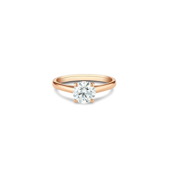 DB Classic solitaire ring with a round brilliant diamond in rose gold