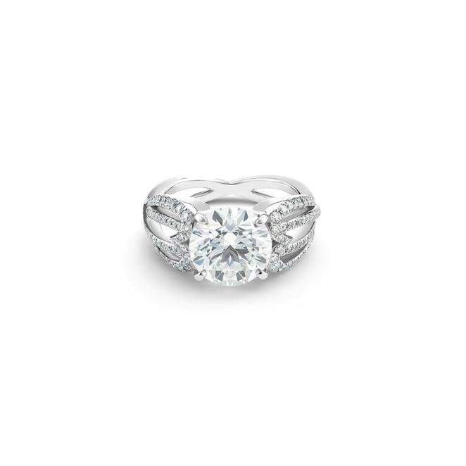 Infinity Heart high jewellery solitaire ring with a round brilliant diamond in platinum