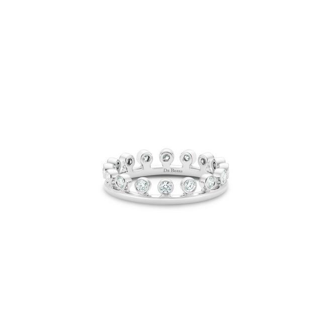 Dewdrop ring with 16 diamonds in white gold