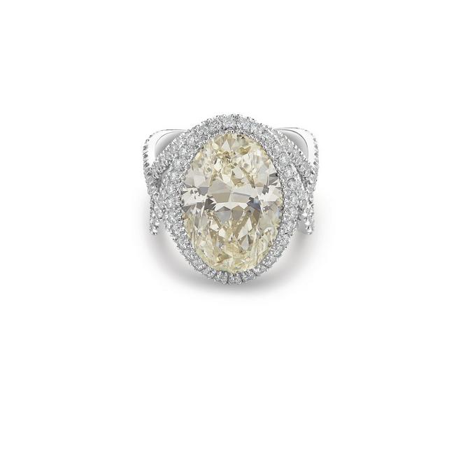 Aella ring with an oval-shaped diamond in platinum