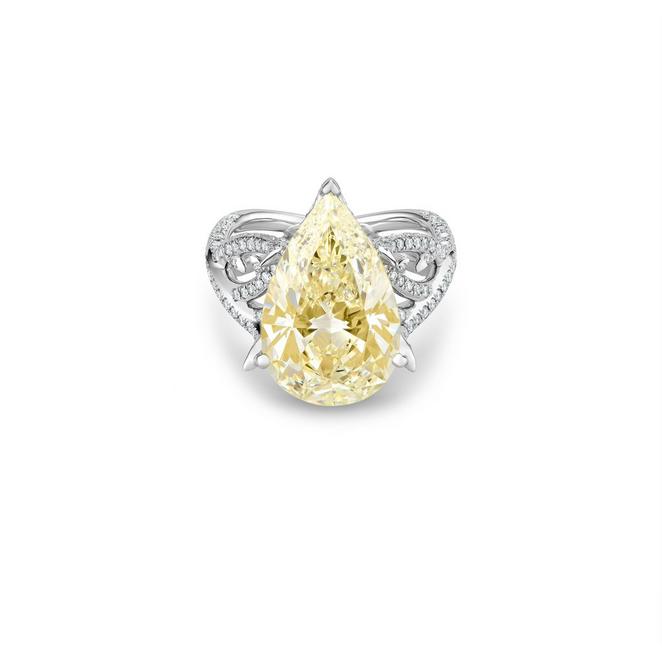 Volute solitaire ring with a pear-shaped diamond in platinum