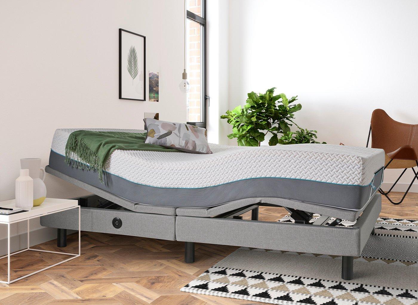 Adjustable frames store for mattresses