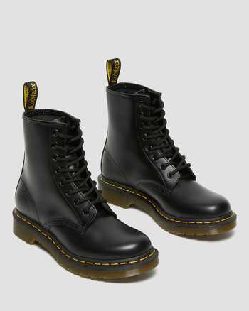 1460 Women's Smooth Leather Lace Up Boots | Dr. Martens