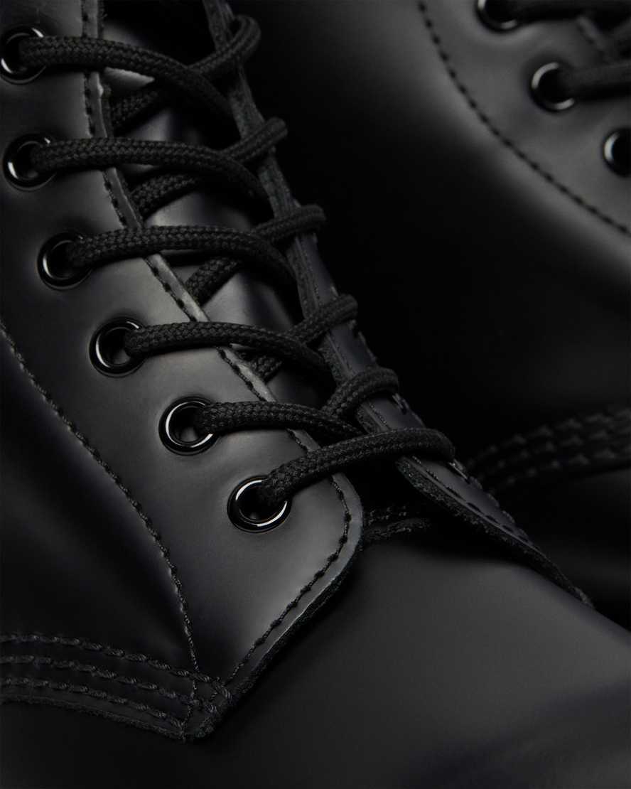 1460 BLACK1460 Smooth Leather Lace Up Boots | Dr Martens